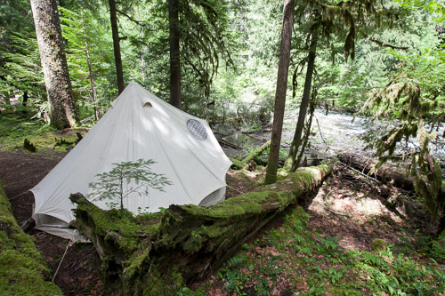 Jackson-Hole-photographer-Hannah-Hardaway-on-a-camping-trip-with-her-husband-Jeff-Stein-in-Oregon